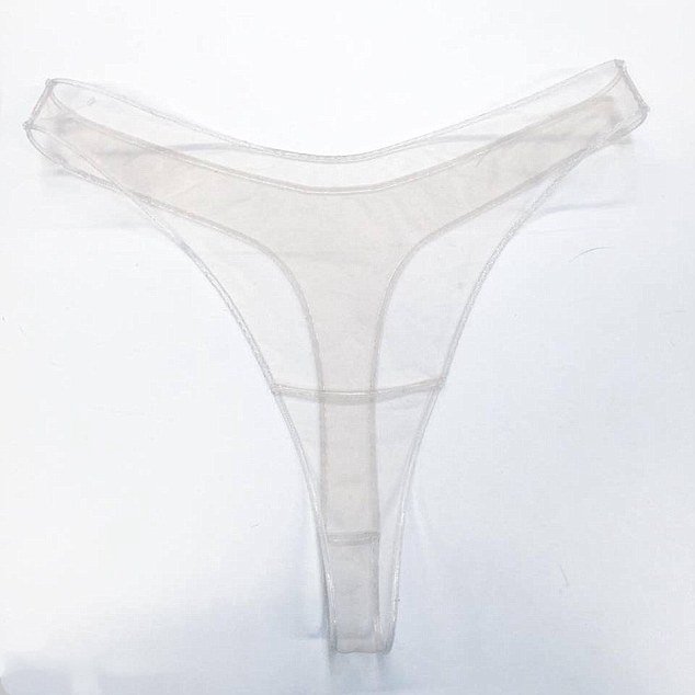 Jess用3D打印的彈力橡膠代替了通常會(huì)導(dǎo)致內(nèi)褲線的松緊帶和針腳。由于衣服是用硅膠3D打印而不是縫合的，使得整件衣服輪廓鮮明，而且能夠防止走形。