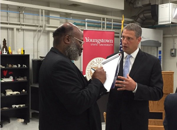 老美投資千萬(wàn)美元開(kāi)發(fā)3D打印金屬零配件維護(hù)飛機(jī)解決方案