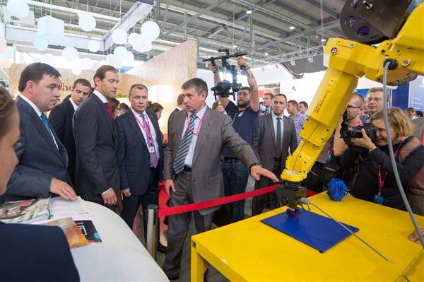 增材制造技術(shù)共同進(jìn)步 中國(guó)制造與國(guó)外合作3D打印機(jī)器人