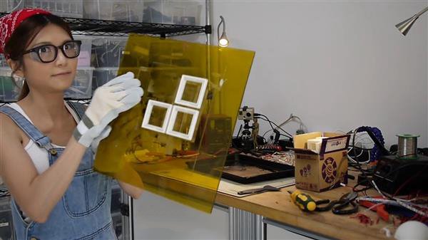 性感與高科技的結(jié)合 美女創(chuàng)客SexyCyborg又造3D打印LED鏡面塊裙子