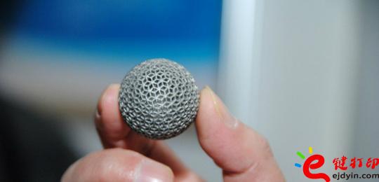 金屬3D打印的小球 金屬3D打印進(jìn)入模塊化時(shí)代 Optomec模塊化引擎可嵌入其它金屬處理設(shè)備
