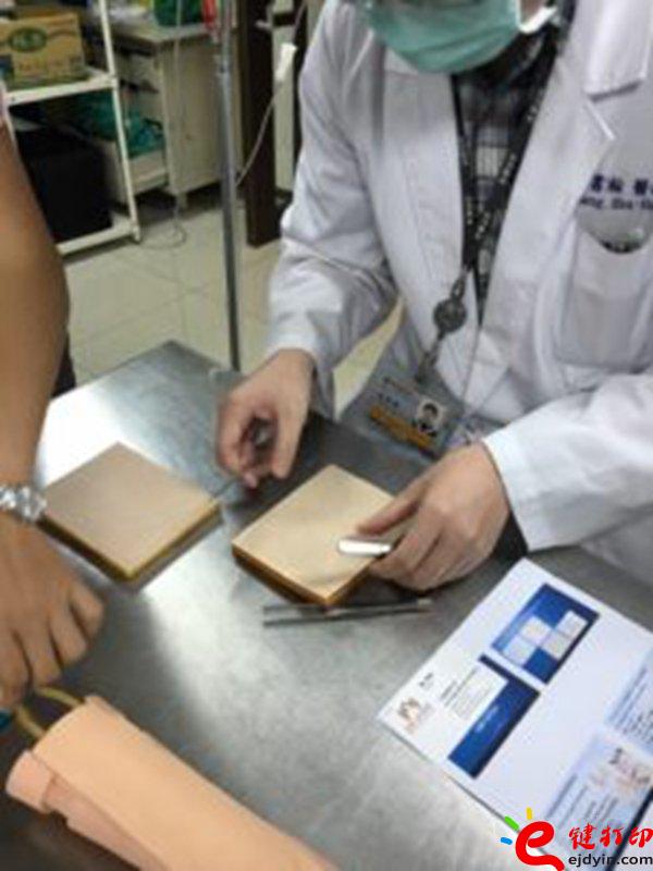 醫(yī)療設(shè)備器械3d打印模型應(yīng)用案例 3D打印仿真手臂輔助傷口縫合練習(xí)操作