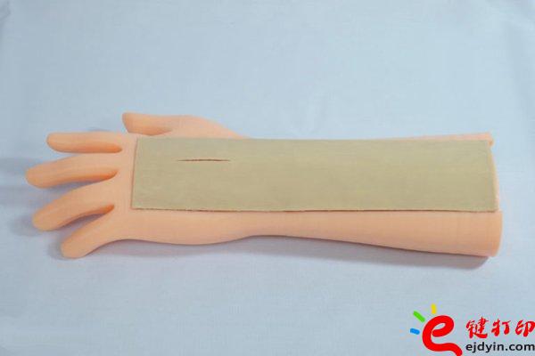 醫(yī)療設(shè)備器械3d打印模型應(yīng)用案例 3D打印仿真手臂輔助傷口縫合練習(xí)操作