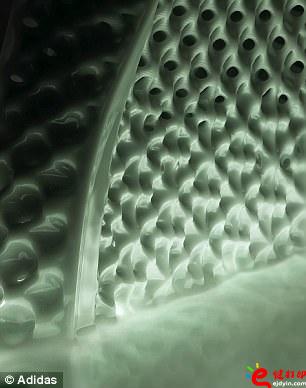 阿迪達斯率先推出3D打印量產(chǎn)時尚跑鞋,大量節(jié)約開模具成本